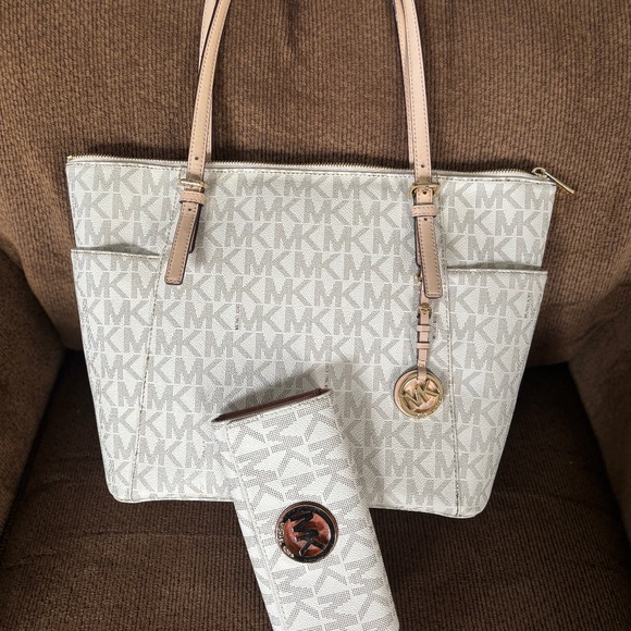 MK purse and wallet - Picture 1 of 1